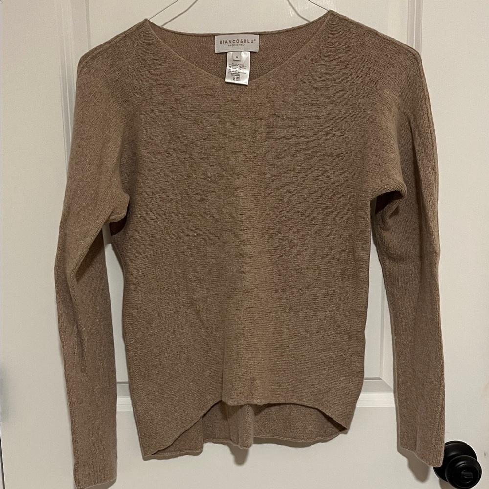Cream/Tan Bianco & Blu Sweater